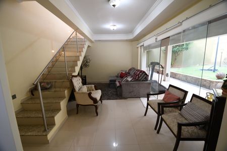 Casa à venda com 282m², 4 quartos e 2 vagasSala de TV