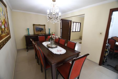 Casa à venda com 282m², 4 quartos e 2 vagasSala de Jantar