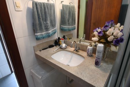 Casa à venda com 282m², 4 quartos e 2 vagasBanheiro 2