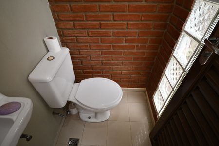 Casa à venda com 282m², 4 quartos e 2 vagasBanheiro de serviço