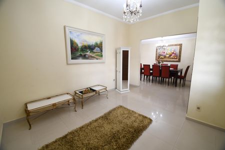 Casa à venda com 282m², 4 quartos e 2 vagasSala