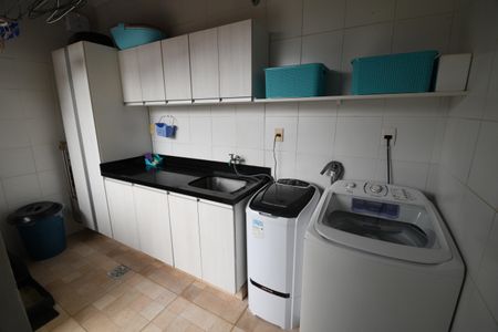 Casa à venda com 282m², 4 quartos e 2 vagasÁrea de Serviço