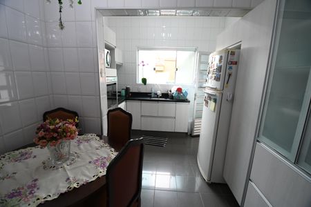 Casa à venda com 282m², 4 quartos e 2 vagasCozinha