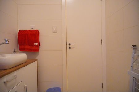 Casa de condomínio à venda com 100m², 3 quartos e 2 vagasBanheiro 1