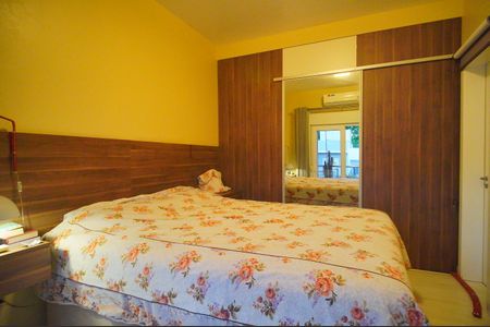 Casa de condomínio à venda com 100m², 3 quartos e 2 vagasSuíte