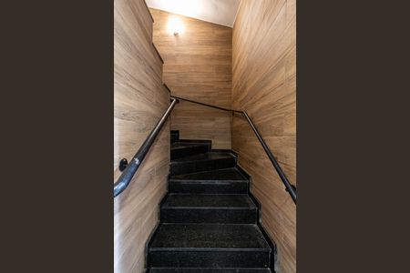 Apartamento para alugar com 30m², 1 quarto e sem vaga Apartamento para alugar com 30m², 1 quarto e sem vagaÁrea Comum - Escada