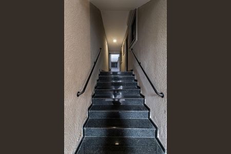 Apartamento para alugar com 30m², 1 quarto e sem vaga Apartamento para alugar com 30m², 1 quarto e sem vagaÁrea Comum - Escada