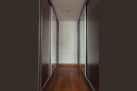 Apartamento à venda com 224m², 3 quartos e 3 vagasCloset da suíte 1