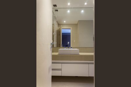 Apartamento à venda com 224m², 3 quartos e 3 vagasBanheiro da Suíte 1