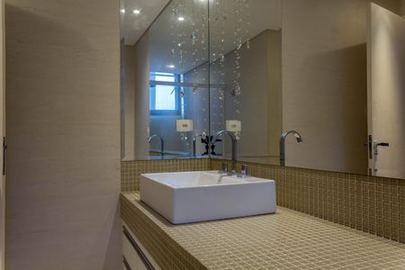 Apartamento à venda com 224m², 3 quartos e 3 vagasBanheiro da Suíte 1