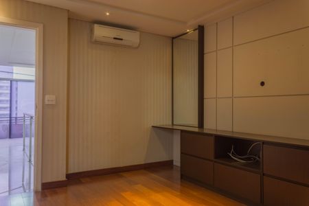 Apartamento à venda com 224m², 3 quartos e 3 vagasSuíte 1