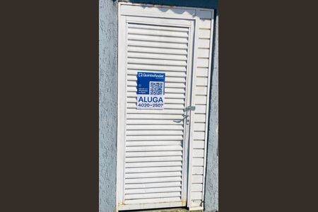 Placa instalada de apartamento para alugar com 2 quartos, 45m² em Outeiro de Passárgada, Cotia
