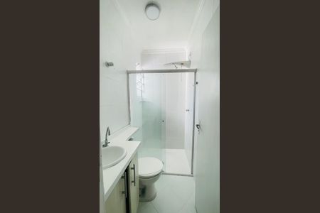 Banheiro de apartamento para alugar com 2 quartos, 45m² em Outeiro de Passárgada, Cotia
