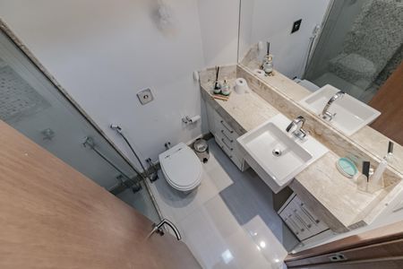 Apartamento à venda com 300m², 3 quartos e 1 vaga Apartamento à venda com 300m², 3 quartos e 1 vagaQuarto 1 - Banheiro