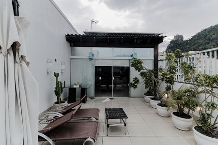 Apartamento à venda com 300m², 3 quartos e 1 vaga Apartamento à venda com 300m², 3 quartos e 1 vagaPiscina