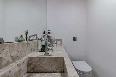 Apartamento à venda com 300m², 3 quartos e 1 vaga Apartamento à venda com 300m², 3 quartos e 1 vagaLavabo 1