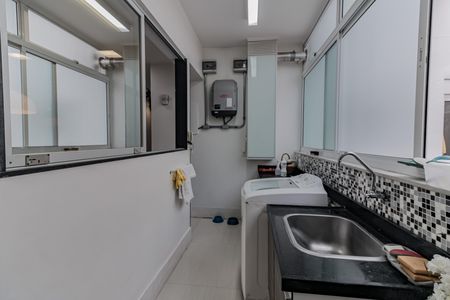 Apartamento à venda com 300m², 3 quartos e 1 vaga Apartamento à venda com 300m², 3 quartos e 1 vagaÁrea de Serviço
