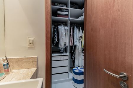 Apartamento à venda com 300m², 3 quartos e 1 vaga Apartamento à venda com 300m², 3 quartos e 1 vagaQuarto 1 - Banheiro