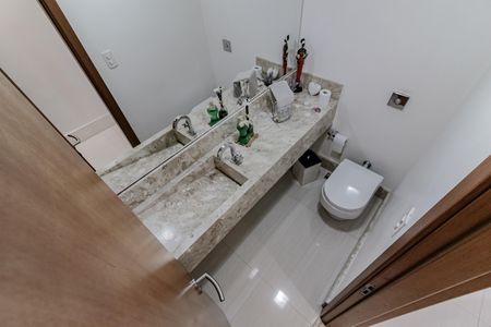 Apartamento à venda com 300m², 3 quartos e 1 vaga Apartamento à venda com 300m², 3 quartos e 1 vagaLavabo 1