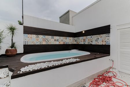 Apartamento à venda com 300m², 3 quartos e 1 vaga Apartamento à venda com 300m², 3 quartos e 1 vagaPiscina
