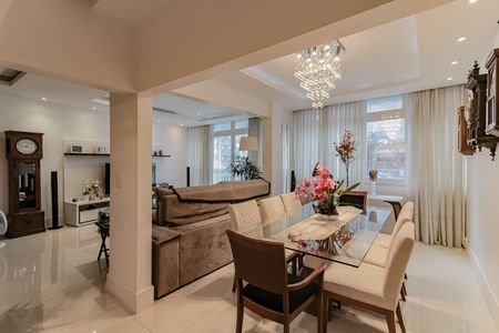Apartamento à venda com 300m², 3 quartos e 1 vaga Apartamento à venda com 300m², 3 quartos e 1 vagaSala de Jantar