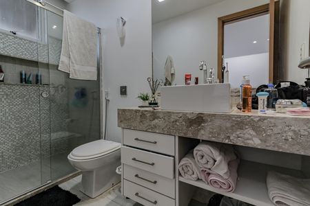 Apartamento à venda com 300m², 3 quartos e 1 vaga Apartamento à venda com 300m², 3 quartos e 1 vagaQuarto 3 - Banheiro