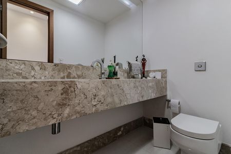 Apartamento à venda com 300m², 3 quartos e 1 vaga Apartamento à venda com 300m², 3 quartos e 1 vagaLavabo 1