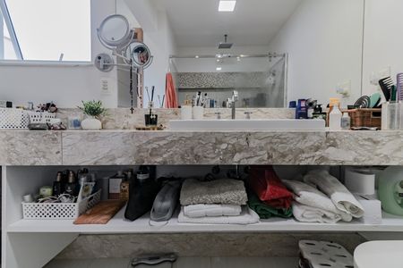 Apartamento à venda com 300m², 3 quartos e 1 vaga Apartamento à venda com 300m², 3 quartos e 1 vagaQuarto 2 - Banheiro