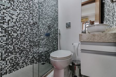 Apartamento à venda com 300m², 3 quartos e 1 vaga Apartamento à venda com 300m², 3 quartos e 1 vagaBanheiro de Serviço