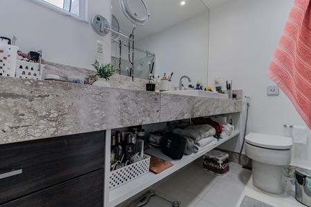 Apartamento à venda com 300m², 3 quartos e 1 vaga Apartamento à venda com 300m², 3 quartos e 1 vagaQuarto 2 - Banheiro