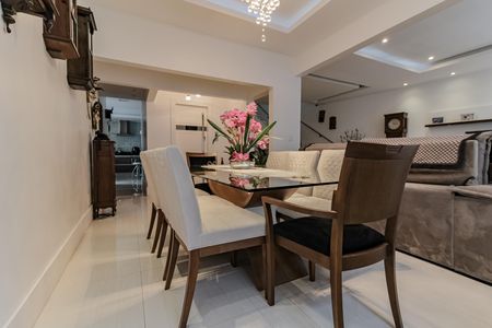 Apartamento à venda com 300m², 3 quartos e 1 vaga Apartamento à venda com 300m², 3 quartos e 1 vagaSala de Jantar