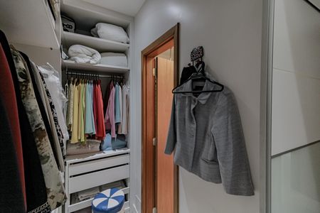 Apartamento à venda com 300m², 3 quartos e 1 vaga Apartamento à venda com 300m², 3 quartos e 1 vagaQuarto 1 - Closet