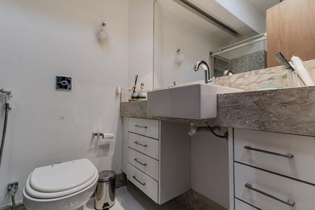 Apartamento à venda com 300m², 3 quartos e 1 vaga Apartamento à venda com 300m², 3 quartos e 1 vagaQuarto 1 - Banheiro