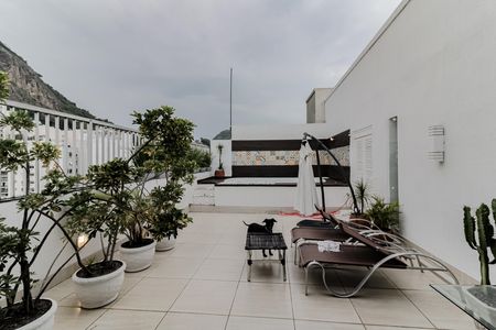 Apartamento à venda com 300m², 3 quartos e 1 vaga Apartamento à venda com 300m², 3 quartos e 1 vagaPiscina