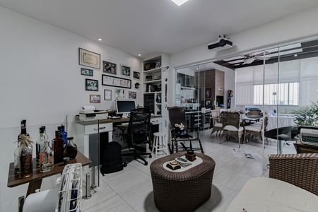 Apartamento à venda com 300m², 3 quartos e 1 vaga Apartamento à venda com 300m², 3 quartos e 1 vagaEscritório