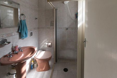 Casa à venda com 280m², 4 quartos e 3 vagasBanheiro da suite 02