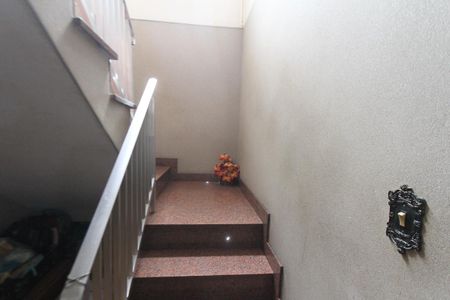 Casa à venda com 280m², 4 quartos e 3 vagasEscada