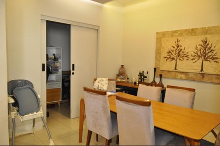 Casa de condomínio à venda com 120m², 3 quartos e 2 vagasSala