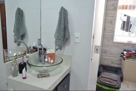 Casa de condomínio à venda com 120m², 3 quartos e 2 vagasBanheiro da Suíte