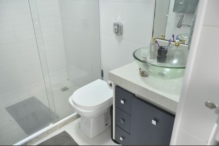 Casa de condomínio à venda com 120m², 3 quartos e 2 vagasBanheiro da Suíte