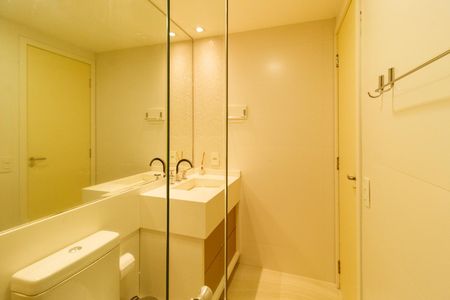 Apartamento à venda com 69m², 2 quartos e 1 vaga Apartamento à venda com 69m², 2 quartos e 1 vagaBanheiro