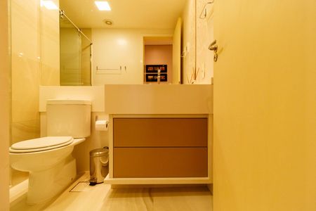Apartamento à venda com 69m², 2 quartos e 1 vaga Apartamento à venda com 69m², 2 quartos e 1 vagaBanheiro