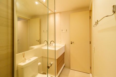 Apartamento à venda com 69m², 2 quartos e 1 vaga Apartamento à venda com 69m², 2 quartos e 1 vagaBanheiro da Suíte