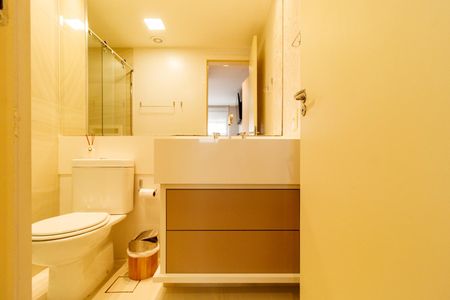 Apartamento à venda com 69m², 2 quartos e 1 vaga Apartamento à venda com 69m², 2 quartos e 1 vagaBanheiro da Suíte