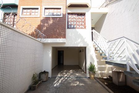 Casa para alugar com 220m², 3 quartos e 2 vagas Casa para alugar com 220m², 3 quartos e 2 vagasÁrea Externa