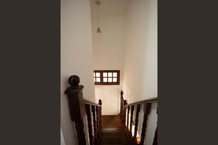 Casa para alugar com 220m², 3 quartos e 2 vagas Casa para alugar com 220m², 3 quartos e 2 vagasEscadas para os Quartos