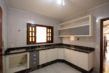 Casa para alugar com 220m², 3 quartos e 2 vagas Casa para alugar com 220m², 3 quartos e 2 vagasCozinha