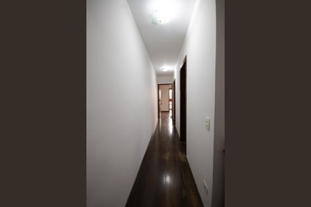 Casa para alugar com 220m², 3 quartos e 2 vagas Casa para alugar com 220m², 3 quartos e 2 vagasCorredor para os Quartos