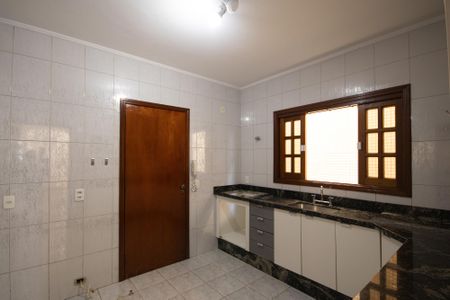 Casa para alugar com 220m², 3 quartos e 2 vagas Casa para alugar com 220m², 3 quartos e 2 vagasCozinha