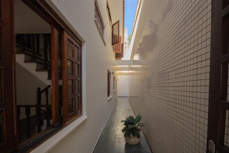 Casa para alugar com 220m², 3 quartos e 2 vagas Casa para alugar com 220m², 3 quartos e 2 vagasCorredor